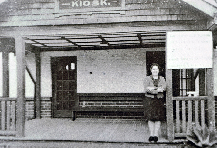 File:FHLA-Grosser Kiosk.jpg