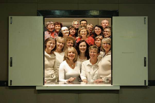 File:Freotopia clubs freoworkers images bands closeharmony2.jpg