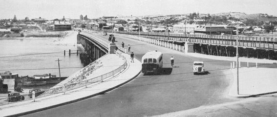 1940s, with the 1909 Renovated High Level Bridge at right.